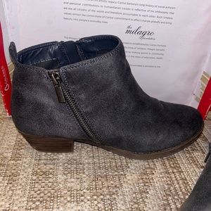 Size 9 Grey women booties